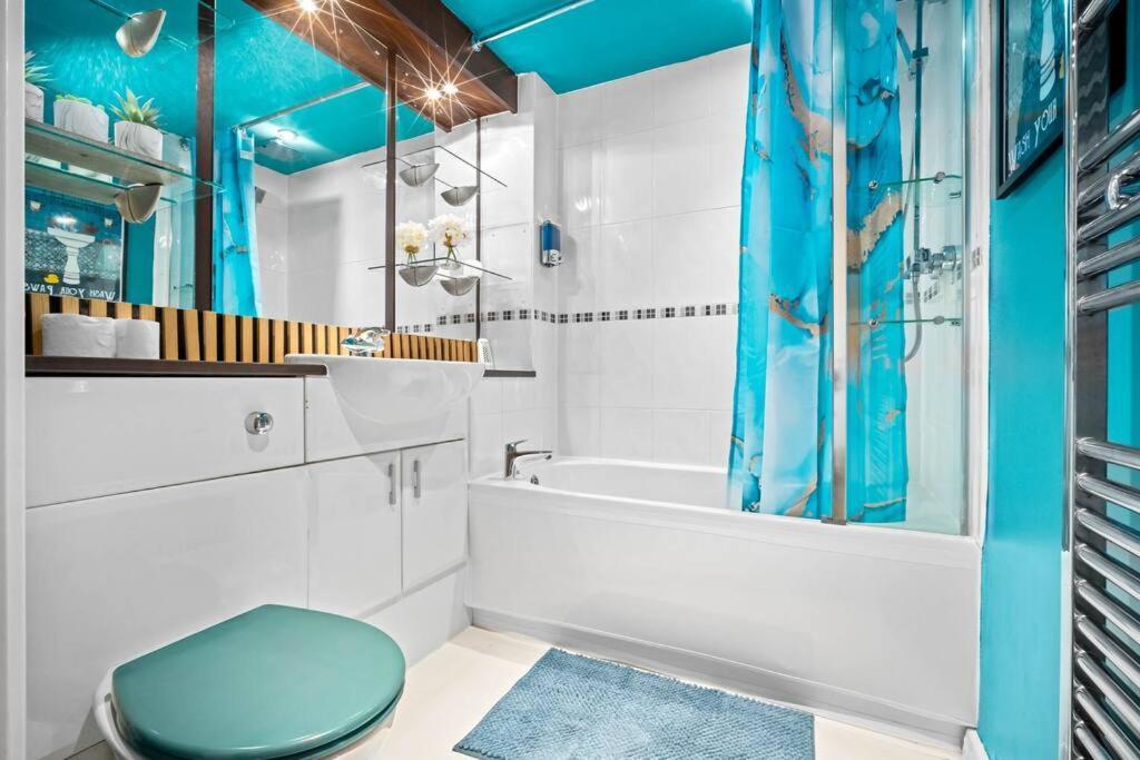 Top Floor City Centre Apartment - Sleeps 7 - 4 Beds - With Balcony And Parking - Smart Tv'S On Each Bedroom Wall - 5 Mins From Bullring, Selfridges, Moor Street Station - By Zena Stays Birmingham Ngoại thất bức ảnh